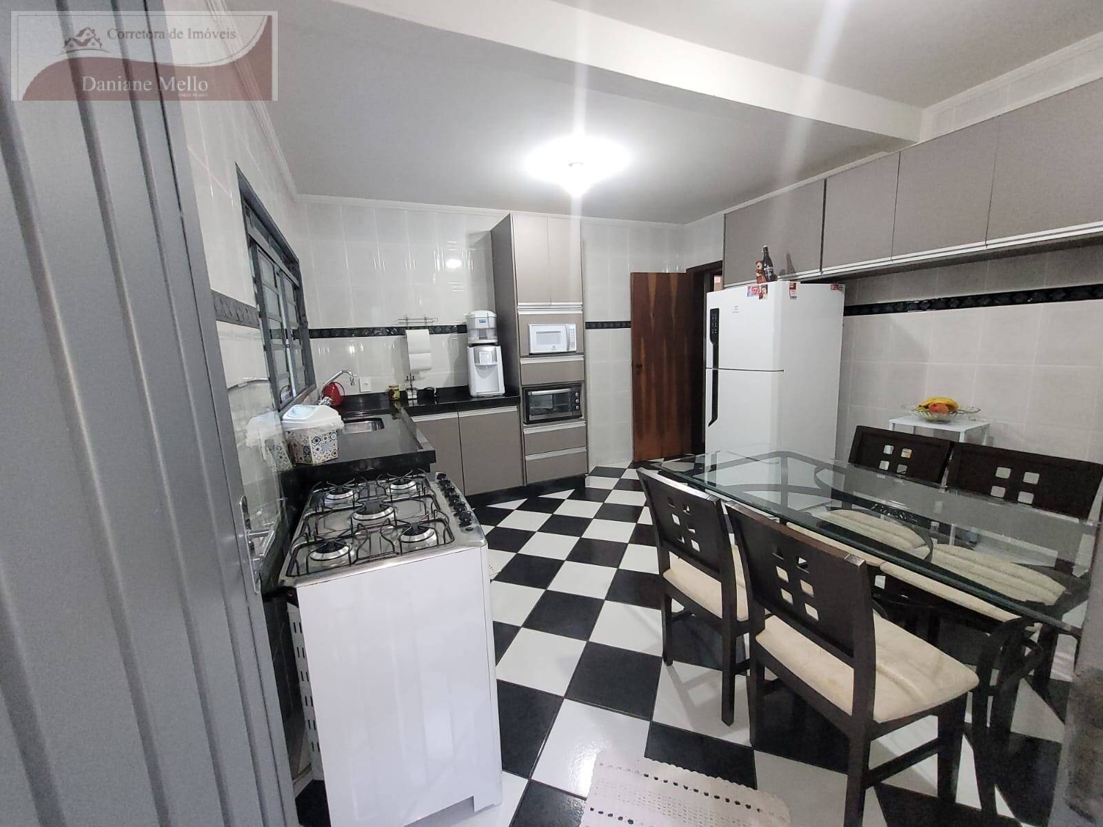 Casa à venda e aluguel com 3 quartos, 311m² - Foto 10