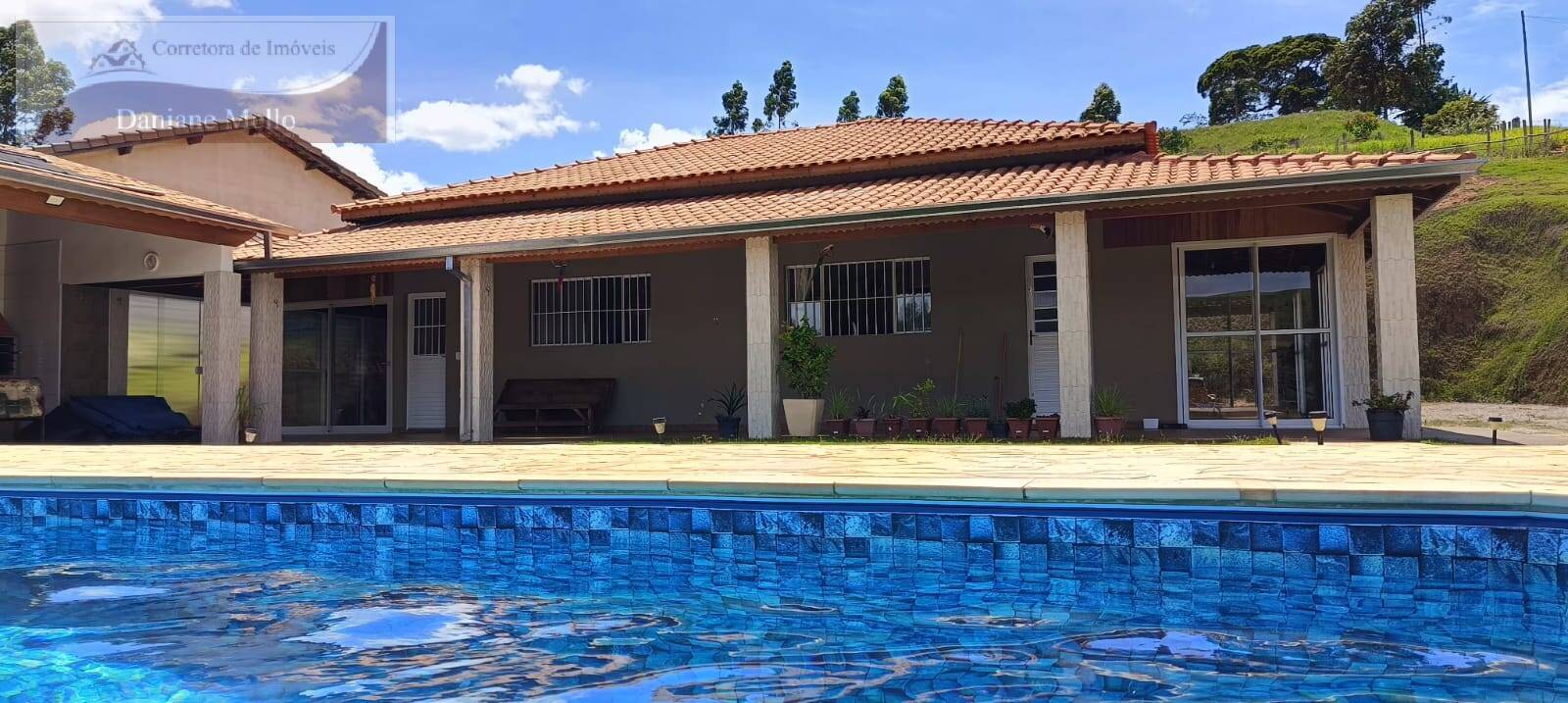 Chácara à venda com 3 quartos, 260m² - Foto 2