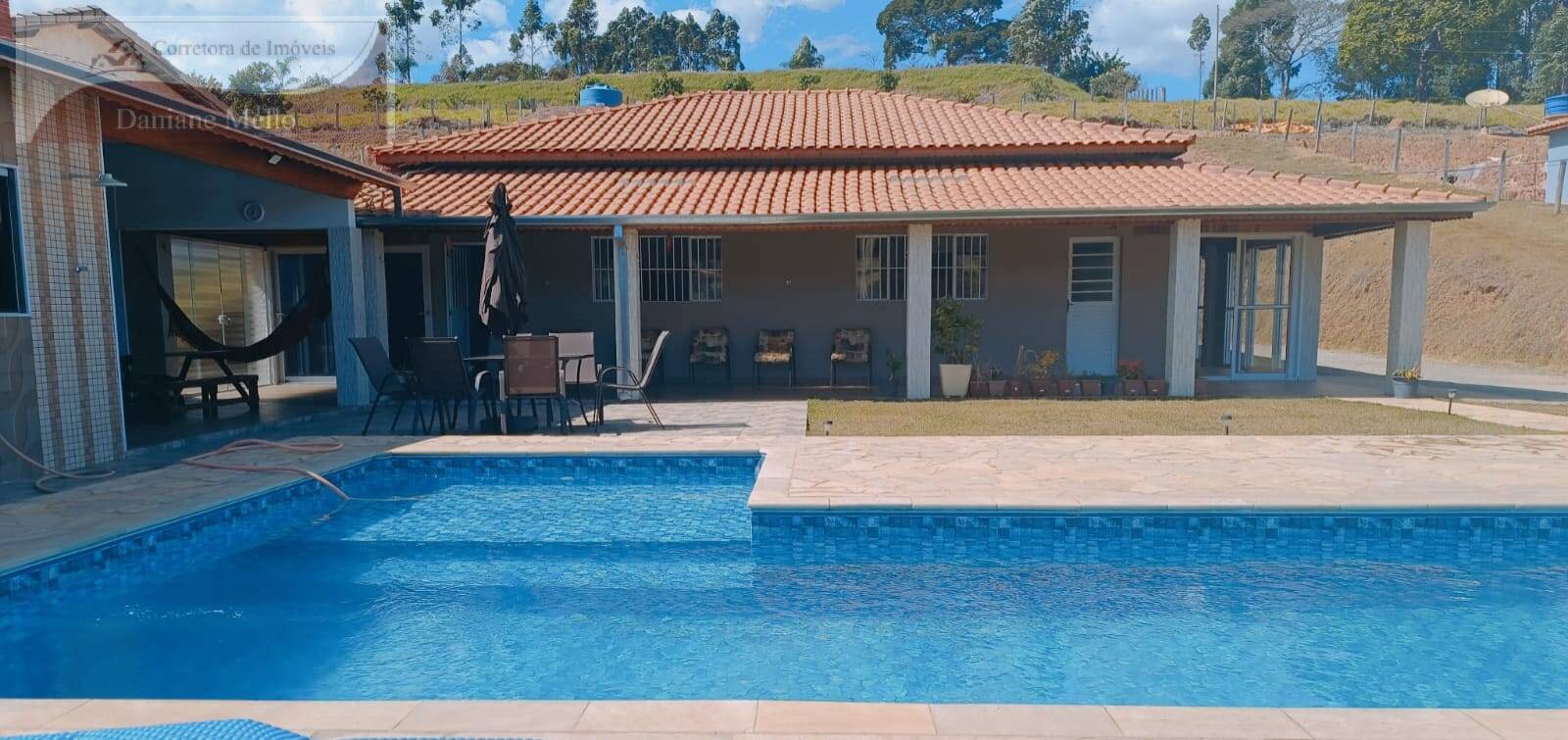 Chácara à venda com 3 quartos, 260m² - Foto 1